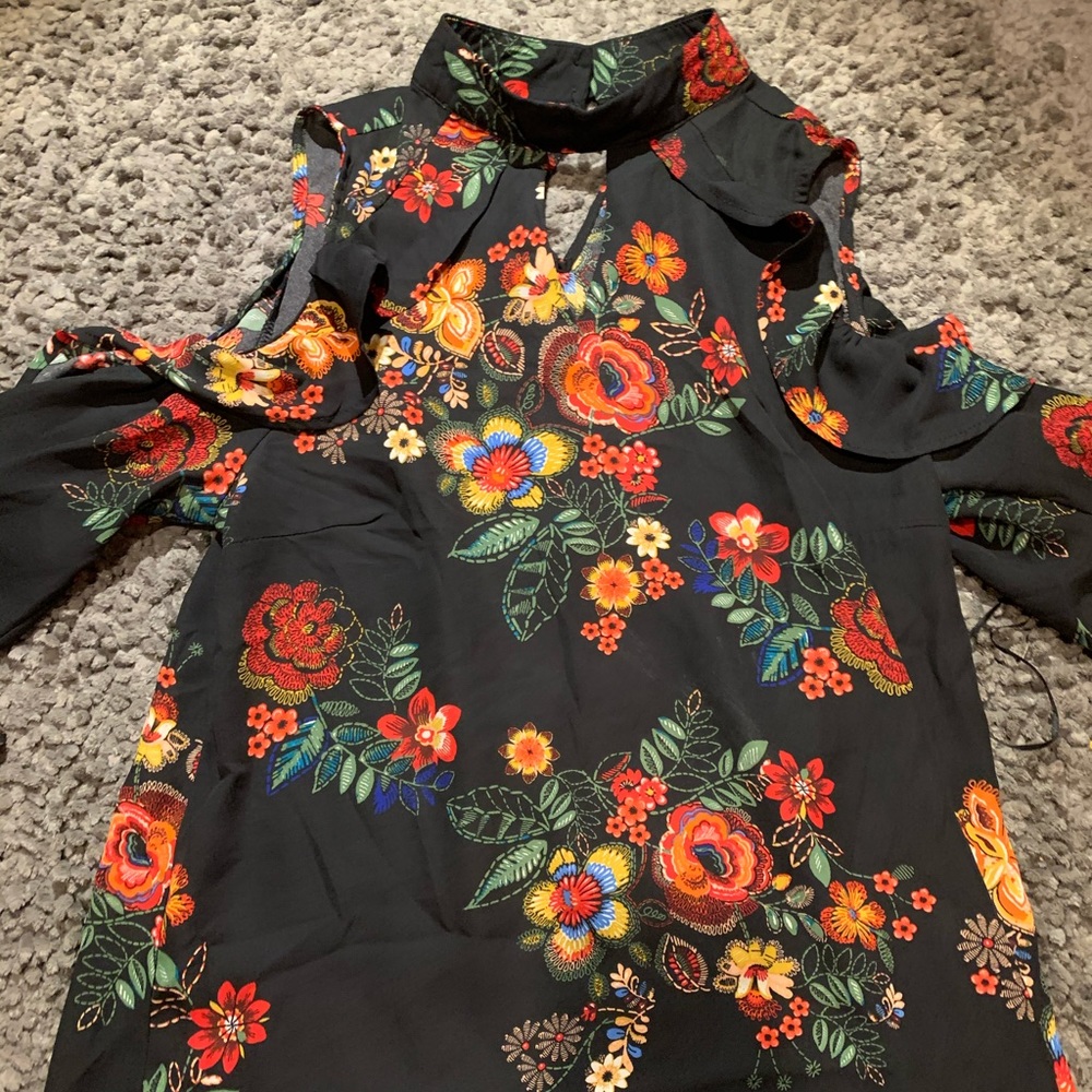 Open shoulder, choker long sleeve